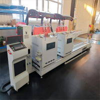 Алюминиевый профиль имеет двухголовую резаную пилу LJZ2R-CNC-550.4200 в произвольном углу
